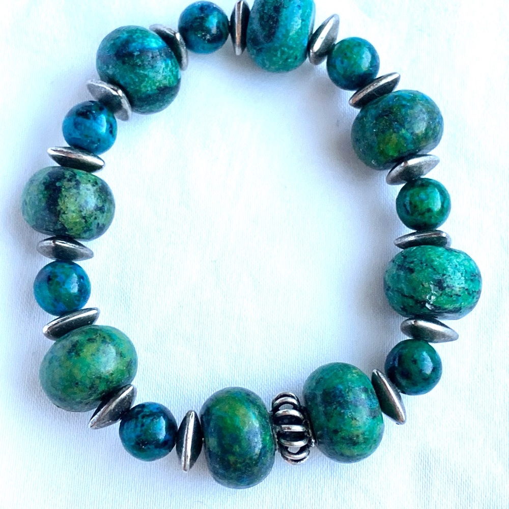 Emerald Green & Teal Stone Beaded Stretch Bracelet with Silver Charm & spacers